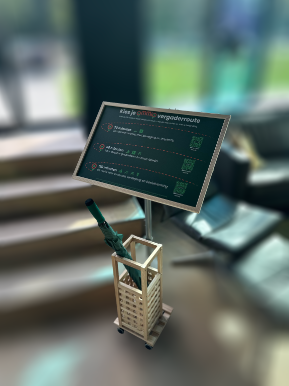 Ommio Informatiedisplay met Paraplubak – inclusief gepersonaliseerde inhoud